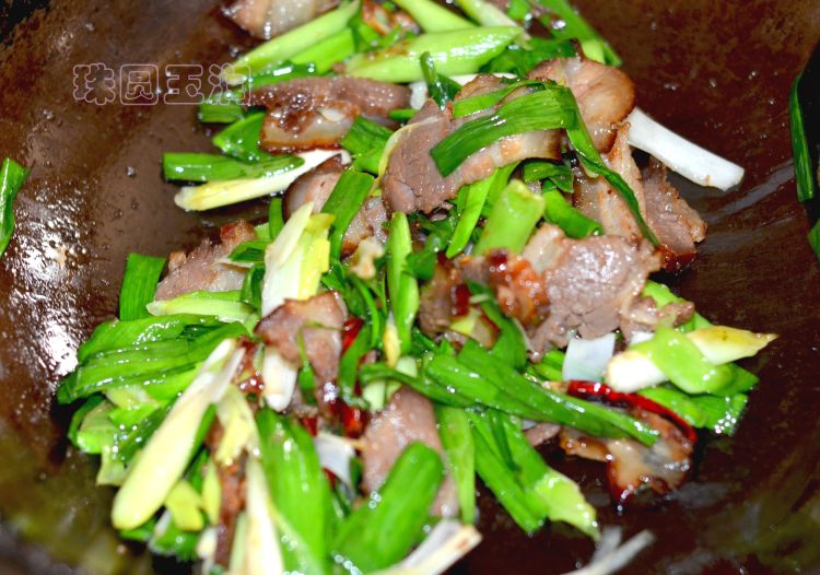 青蒜回锅腊肉步骤6