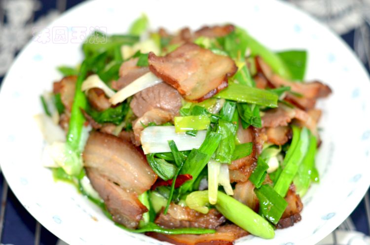 青蒜回锅腊肉步骤7
