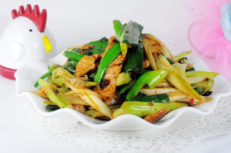 蒜苗炒盐煎肉步骤5