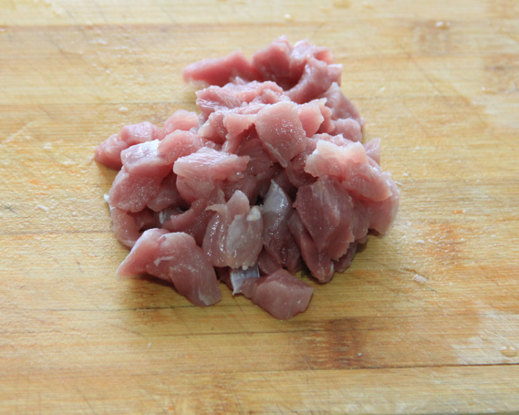 辣子肉丁步骤1