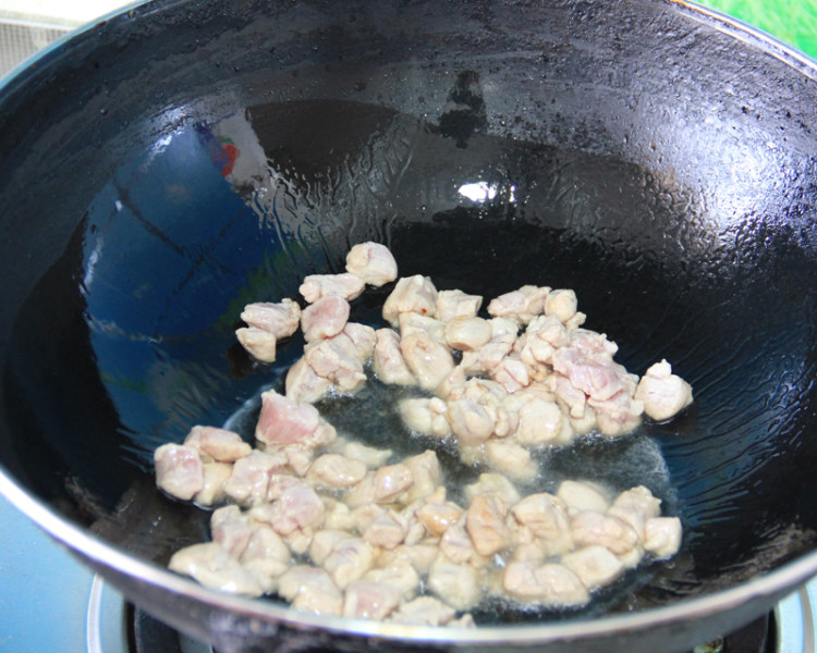 辣子肉丁步骤6