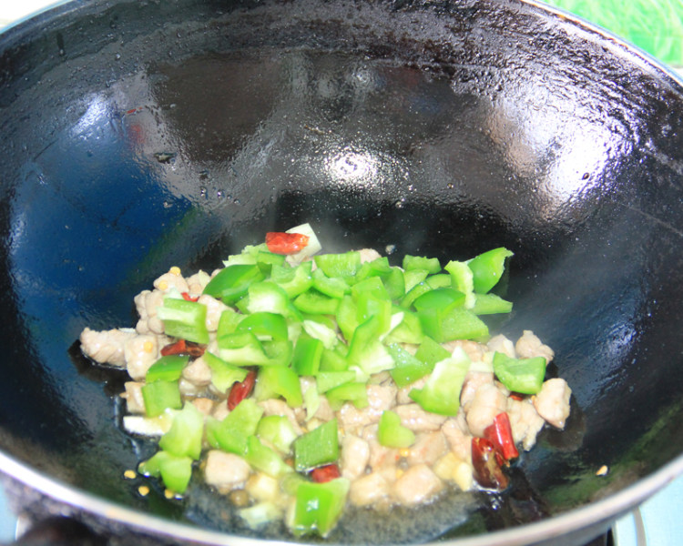 辣子肉丁步骤10