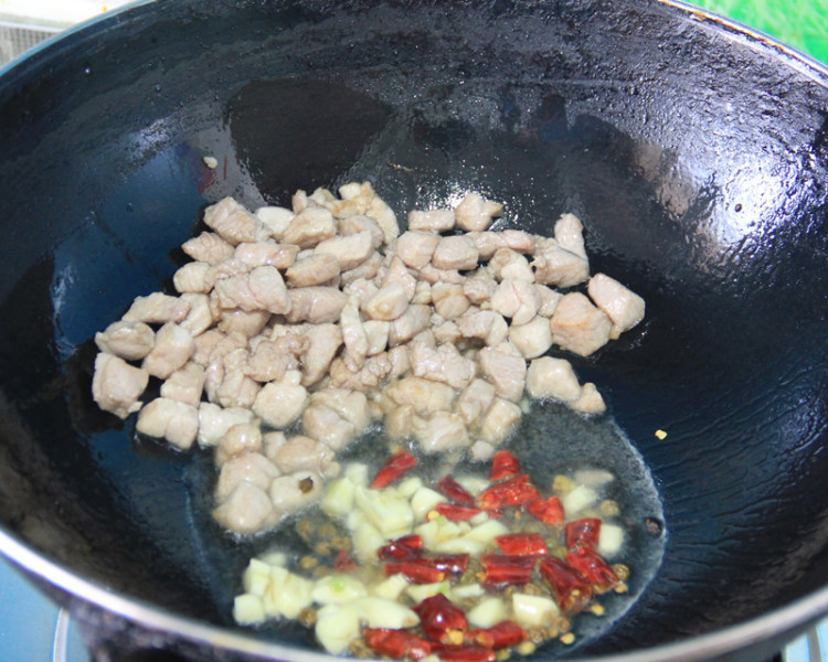 辣子肉丁步骤8