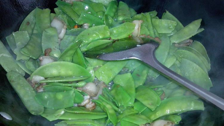 扁豆炒肉步骤4