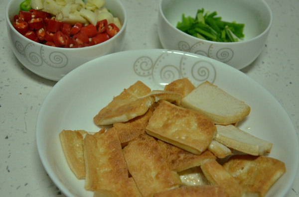 小黄小炒 - 煎豆腐步骤6