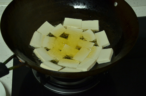 小黄小炒 - 煎豆腐步骤4