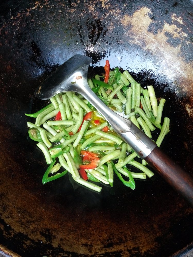 长豆角炒肉步骤7