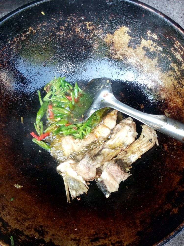 辣椒煮蒸鱼步骤5