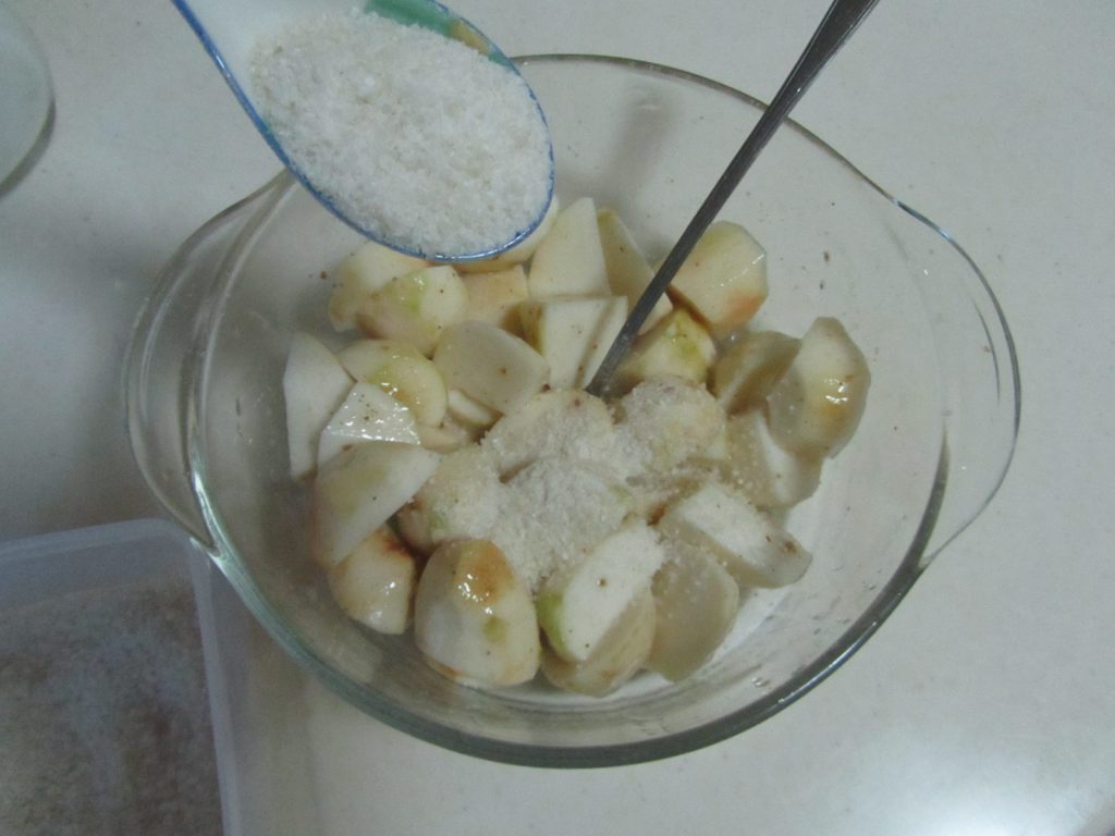 剁椒鸡腿蒸芋头步骤4