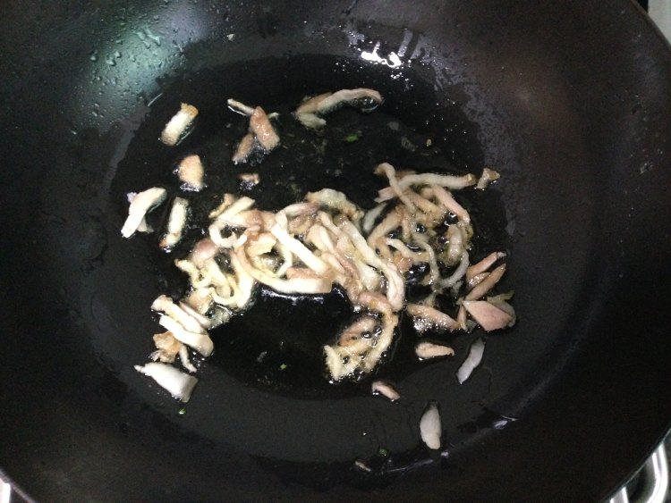 榨菜炒肉丝步骤3
