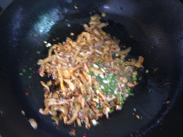 榨菜炒肉丝步骤6