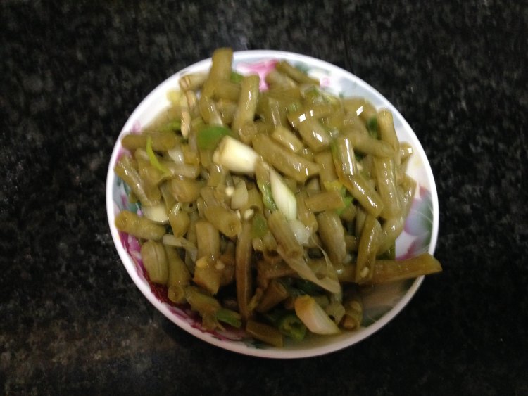 酸豆角拌面步骤7