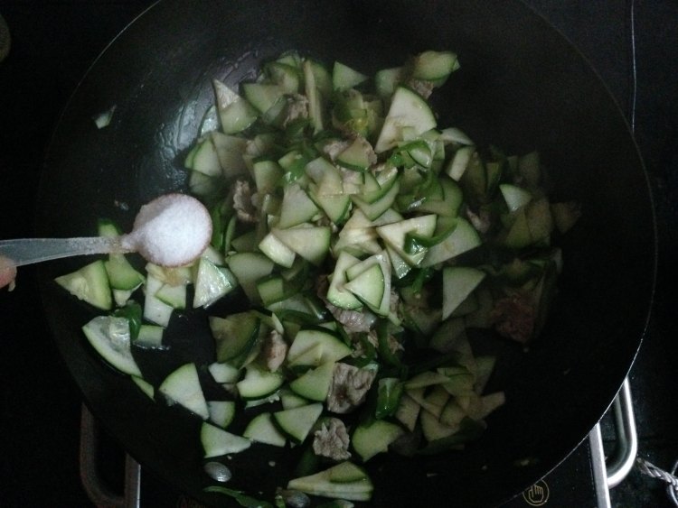 小南瓜炒肉片步骤5