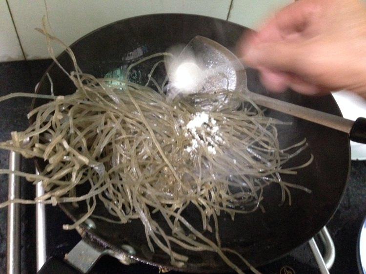 鱼肉红薯粉丝步骤4