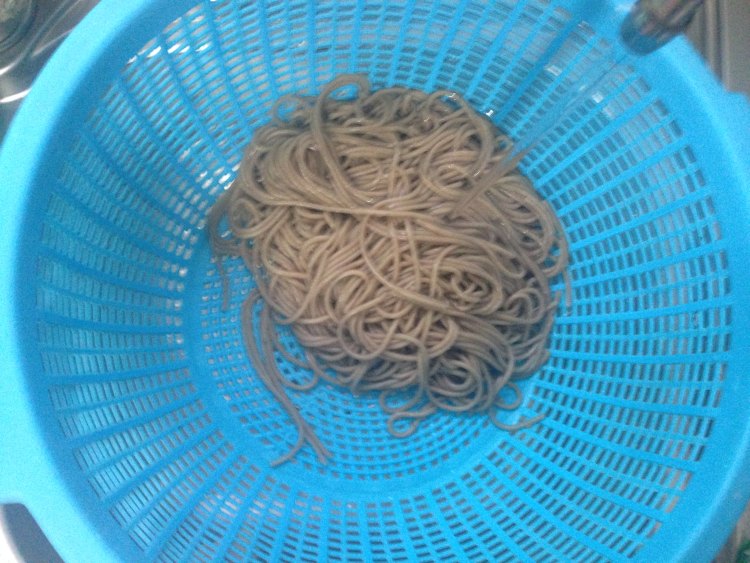 鸡汤荞麦冷面步骤3