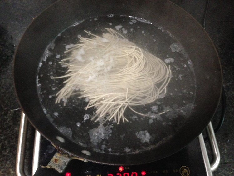 鸡汤荞麦冷面步骤2