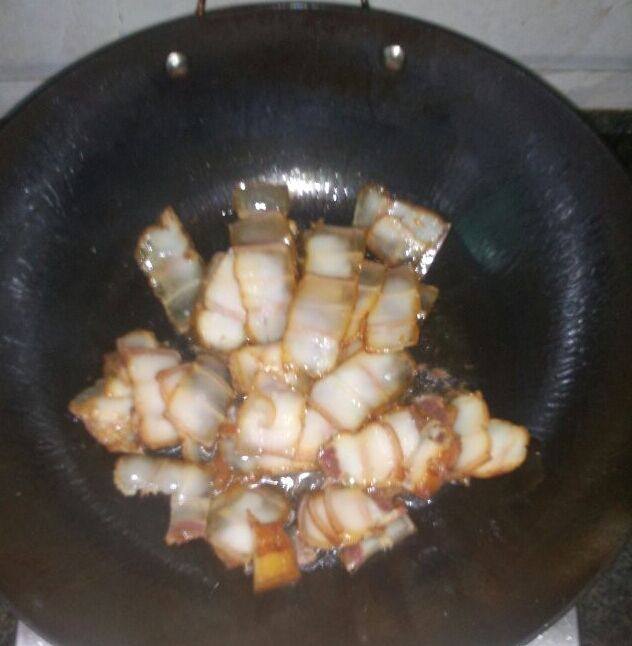 萝卜干炒农家腊肉步骤8