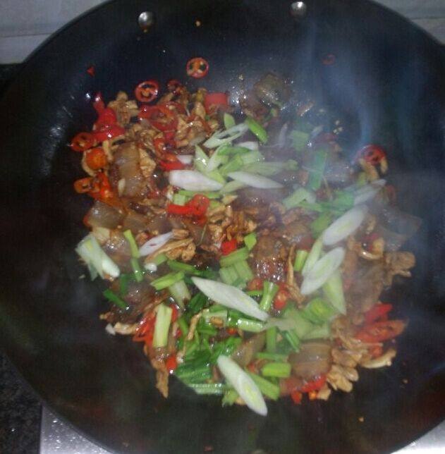 萝卜干炒农家腊肉步骤14