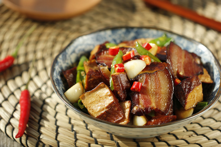 腊肉炒香干步骤10