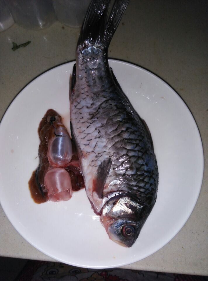 红烧鲫鱼步骤1