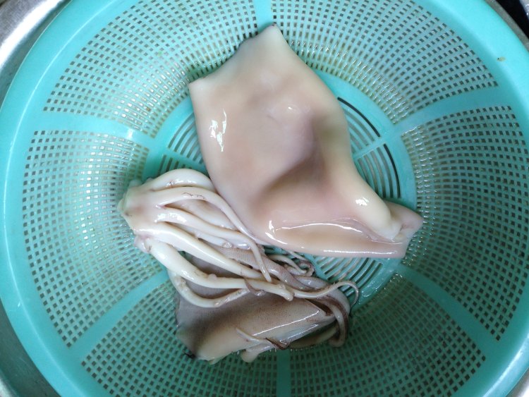 【手工美食】鱿鱼糯米步骤1