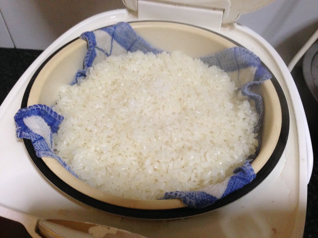 【手工美食】鱿鱼糯米步骤2