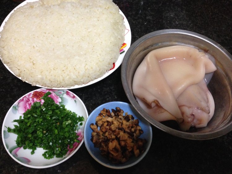 【手工美食】鱿鱼糯米步骤3