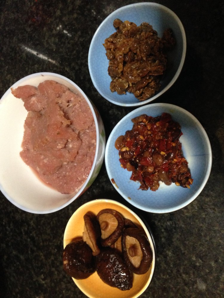 【手工美食】香菇猪肉步骤1