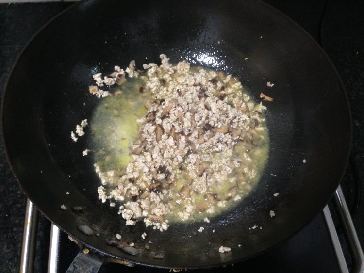 【手工美食】香菇猪肉步骤4