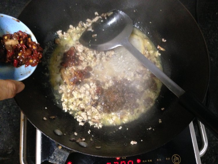 【手工美食】香菇猪肉步骤5