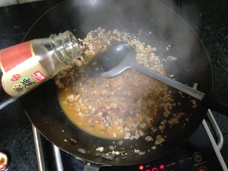 【手工美食】香菇猪肉步骤6