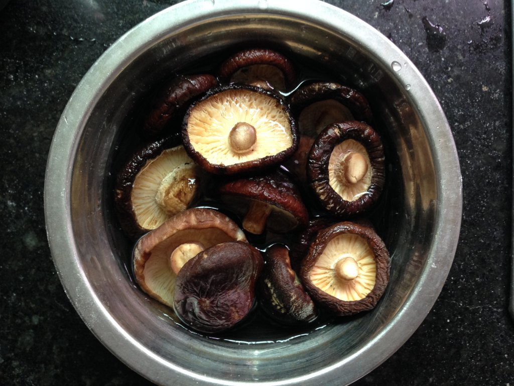 【手工美食】香菇肉末步骤1