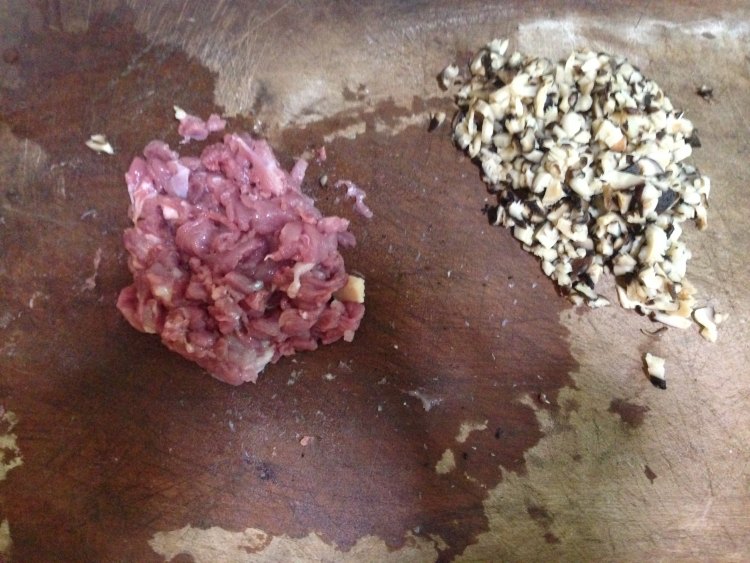 【手工美食】香菇肉末步骤2