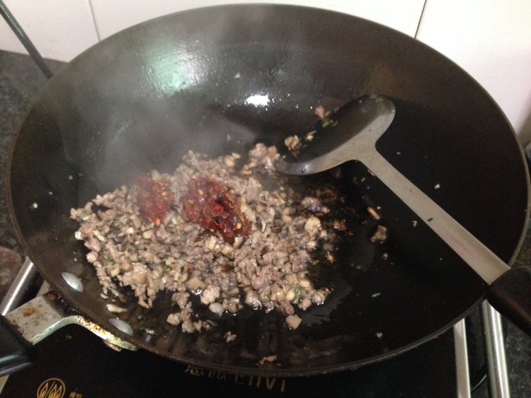 【手工美食】香菇肉末步骤5