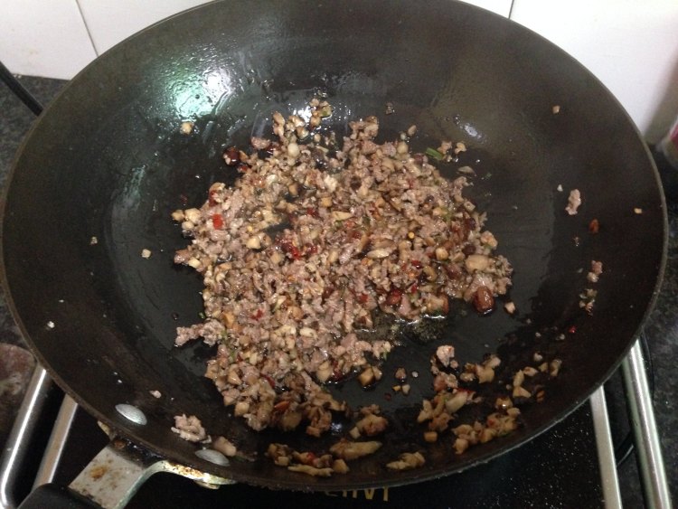 【手工美食】香菇肉末步骤6