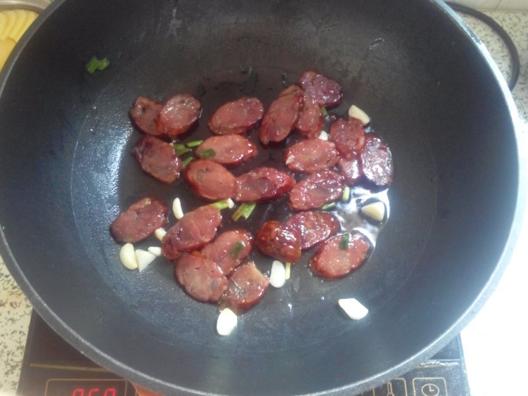 西兰花拼腊肠步骤8
