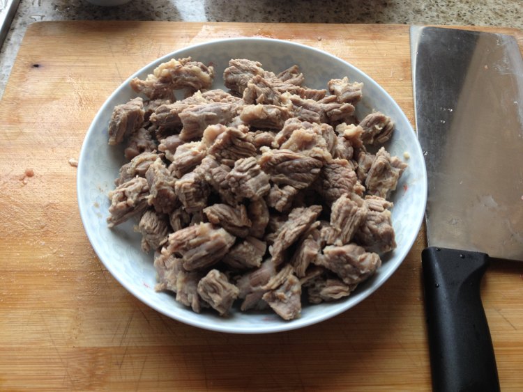 （手工美食）红烧牛肉步骤1