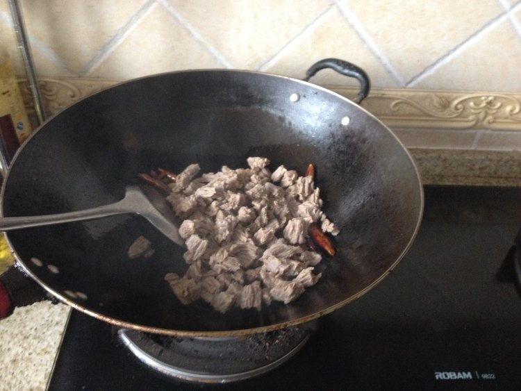 （手工美食）红烧牛肉步骤4