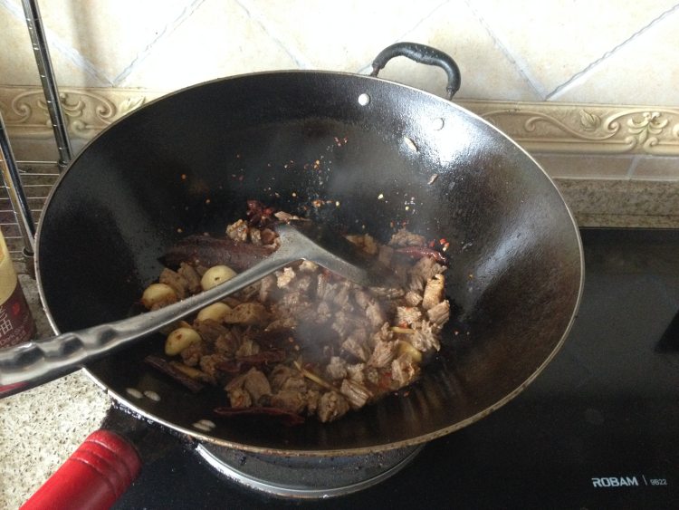 （手工美食）红烧牛肉步骤5
