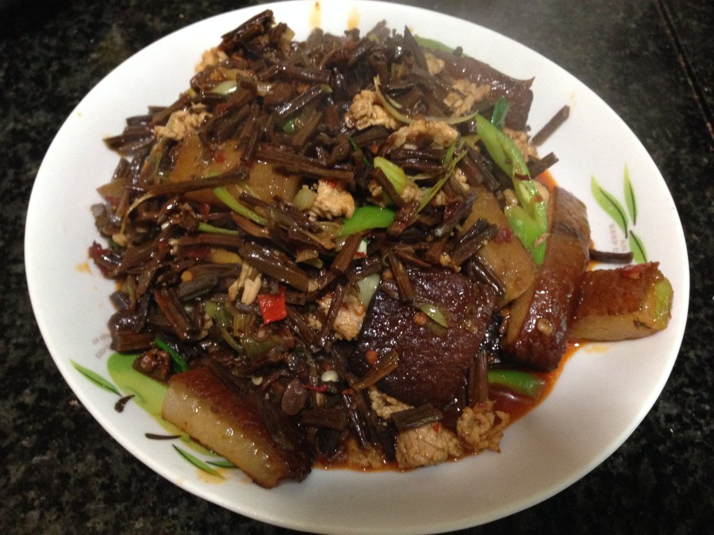 【手工美食】干蕨菜炒步骤8