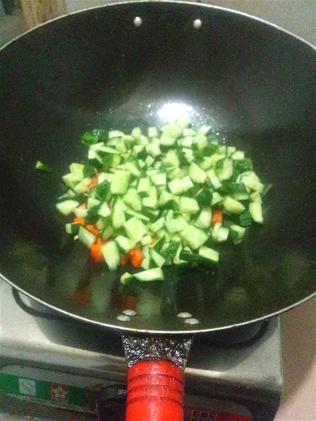 【手工美食】辣炒双丁步骤5