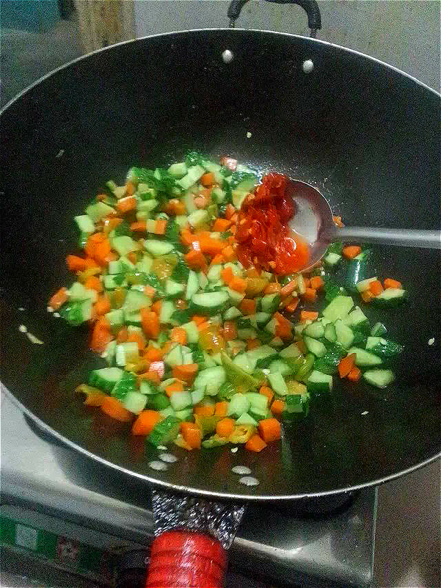 【手工美食】辣炒双丁步骤6
