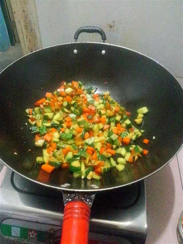 【手工美食】辣炒双丁步骤9