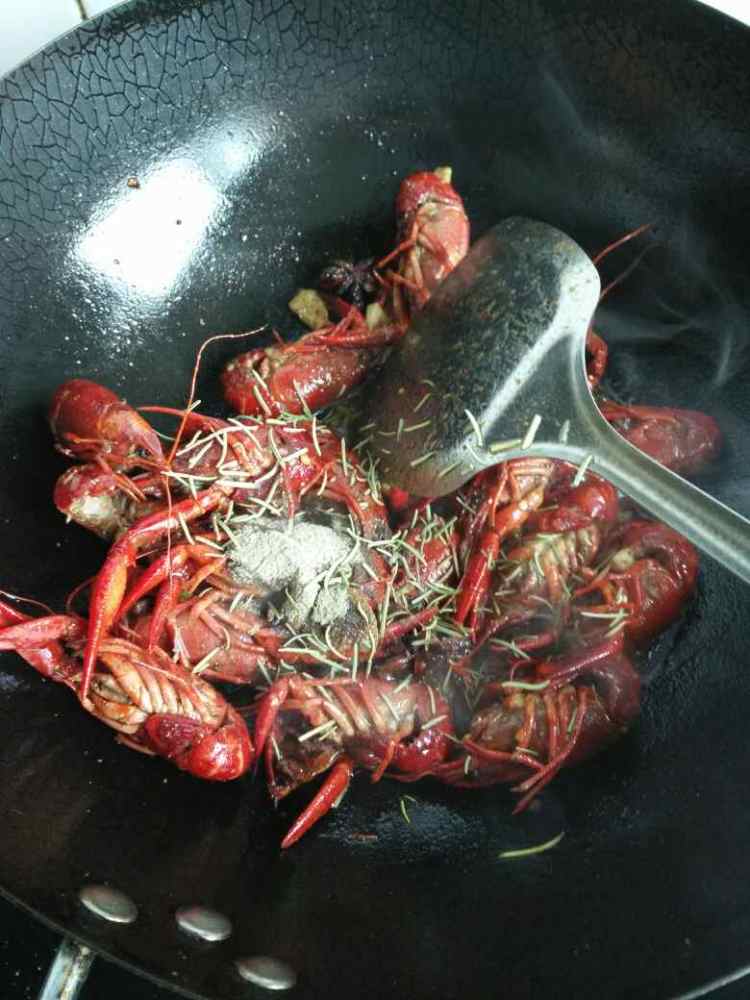 五香小龙虾步骤5