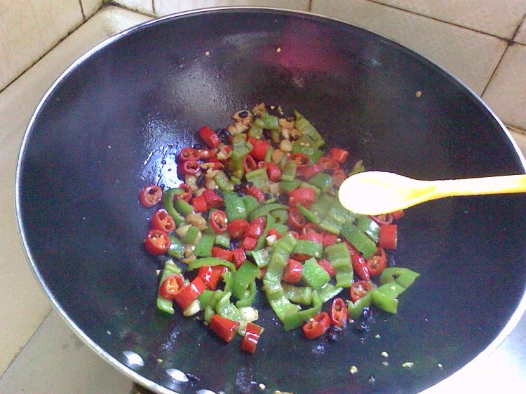 豆豉辣椒圈步骤6