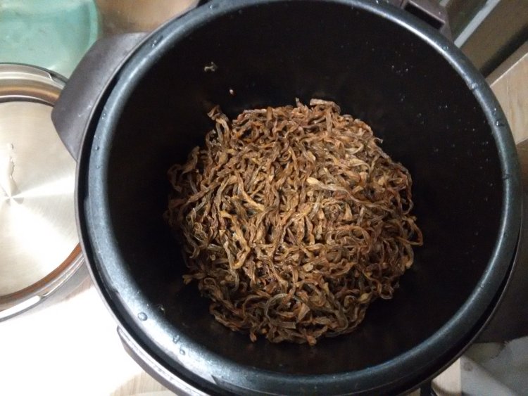 腊排骨炖干豆角步骤4