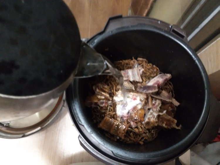 腊排骨炖干豆角步骤6