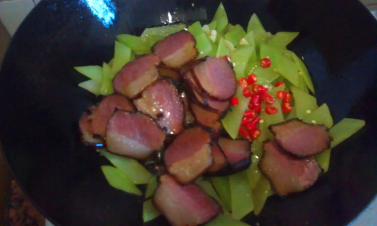 青笋炒腊肉步骤8