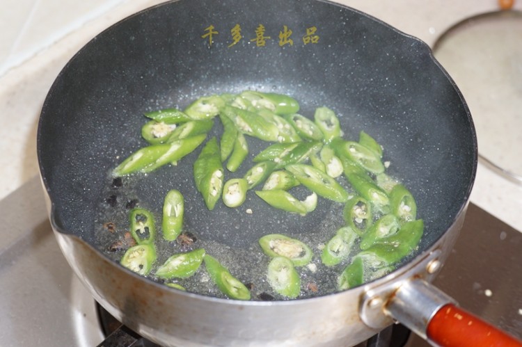 胡萝卜炒腊肉步骤5