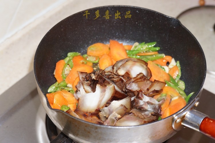 胡萝卜炒腊肉步骤8